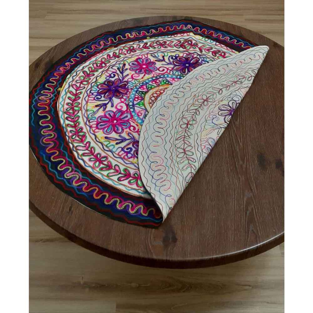 سجادة طاولة مطرزة دائرية يدويًا، طراز كيان