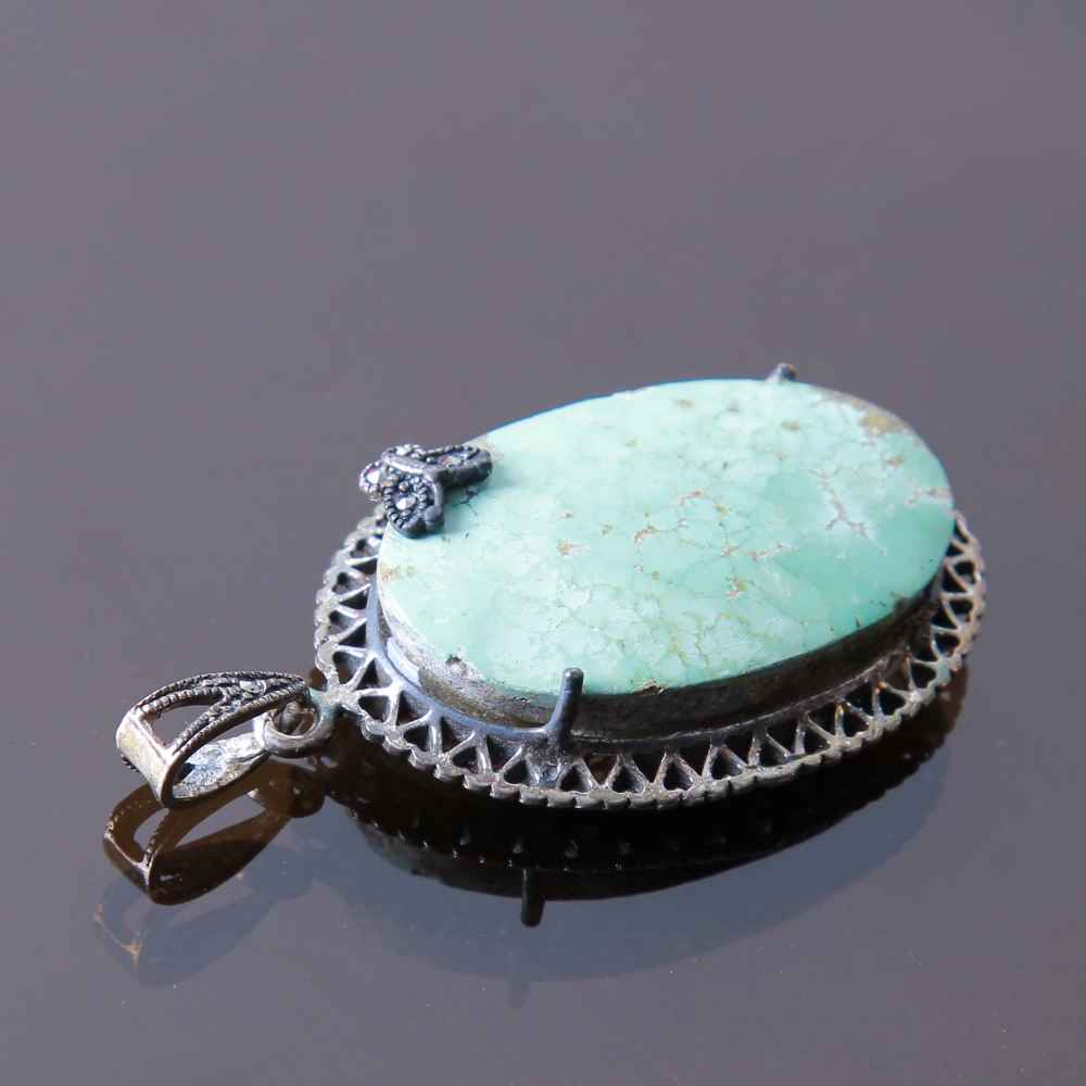 قلادة فضية إيرانية بحجر فيروز دورا