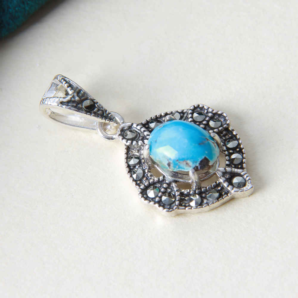 قلادة فضية إيرانية بحجر فيروز هيلين