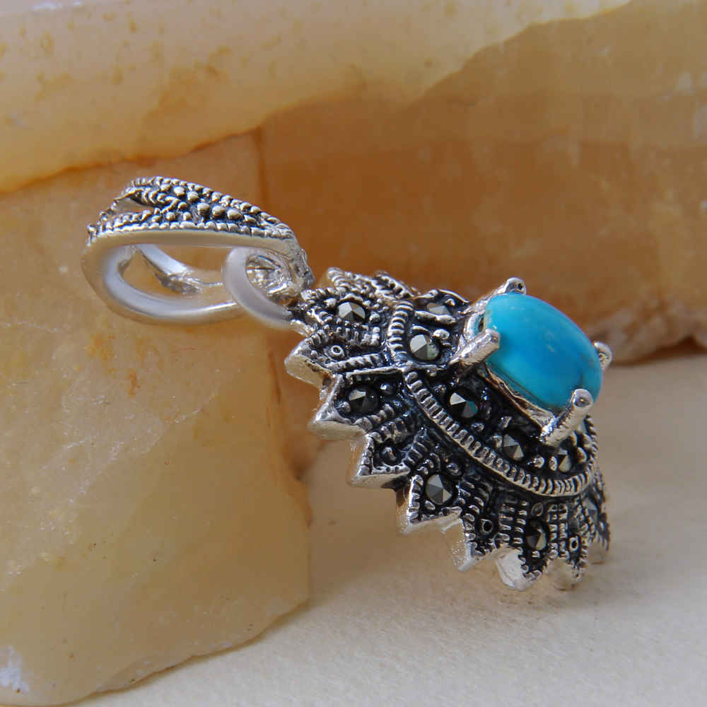 قلادة فضية إيرانية بحجر فيروز ليا