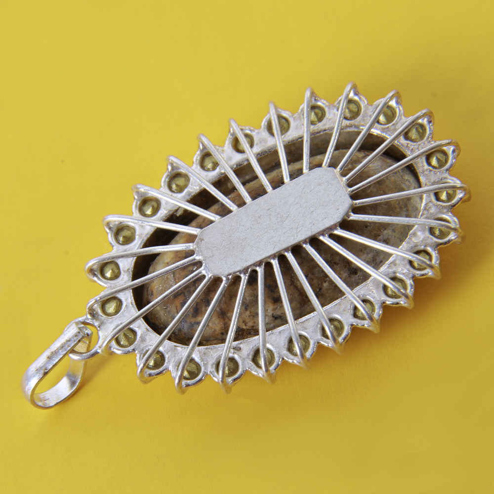 قلادة فضية إيرانية بحجر فيروز مها