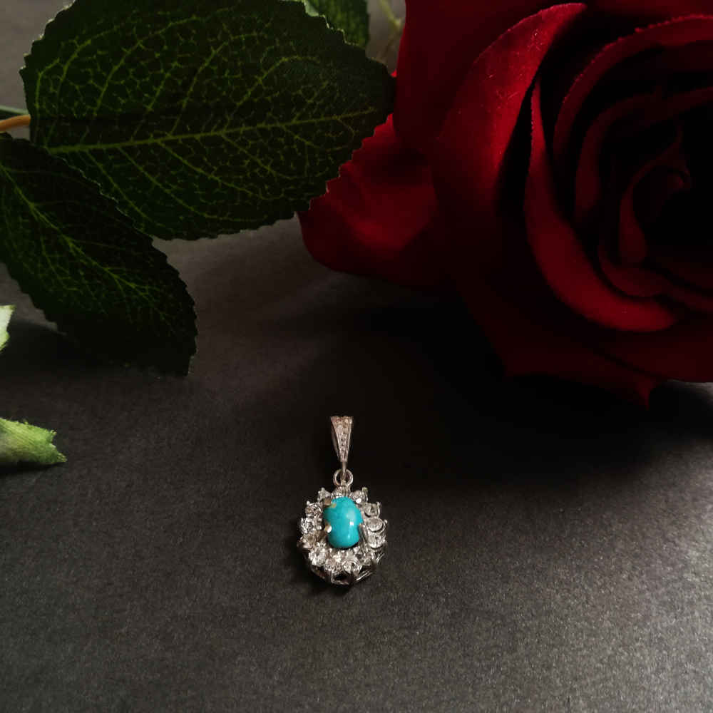 قلادة فضية إيرانية بحجر فيروز صباح