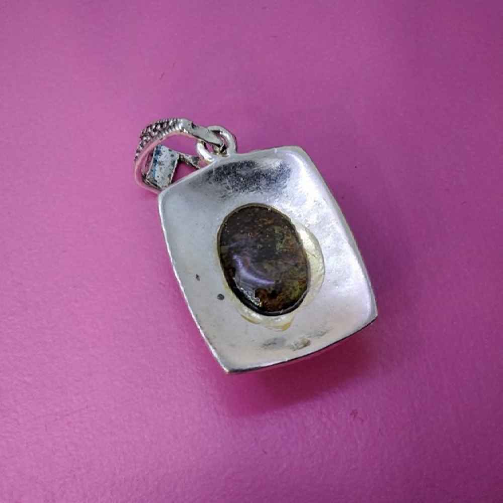 قلادة فضية إيرانية بحجر فيروز سامان