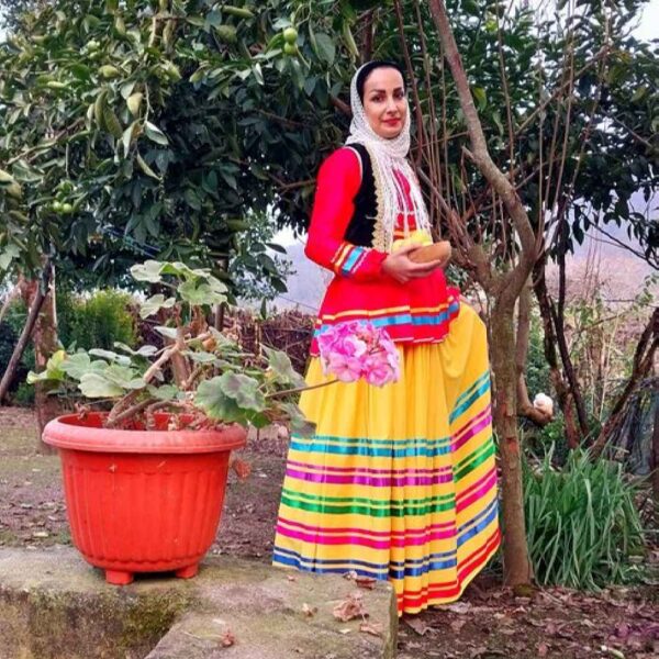 مجموعة الملابس التقليدية للنساء الجيلانيات الإيرانيات