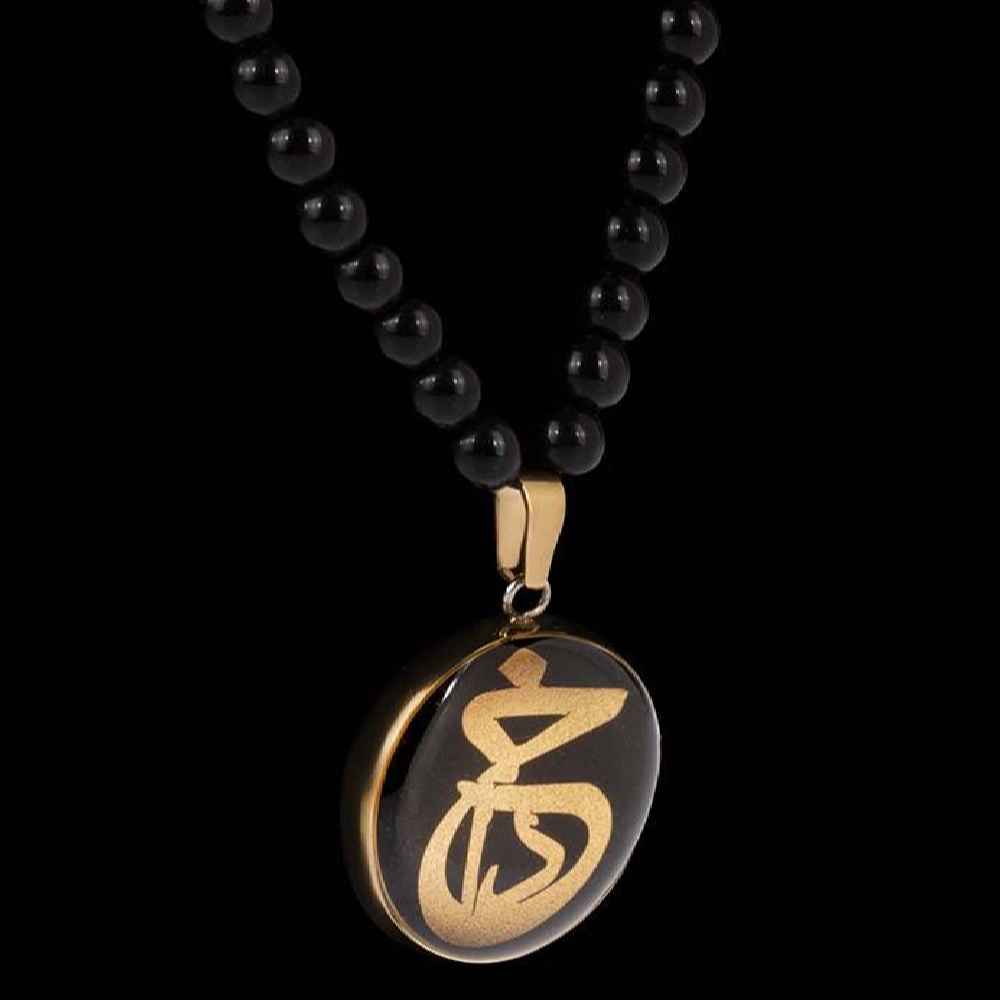 قلادة إيرانية مطلية بالذهب خدا