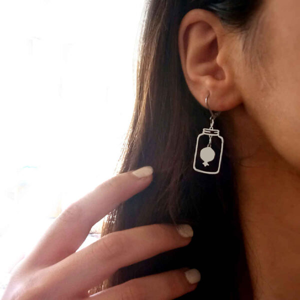 أقراط فولاذية إيرانية بنموذج أنار