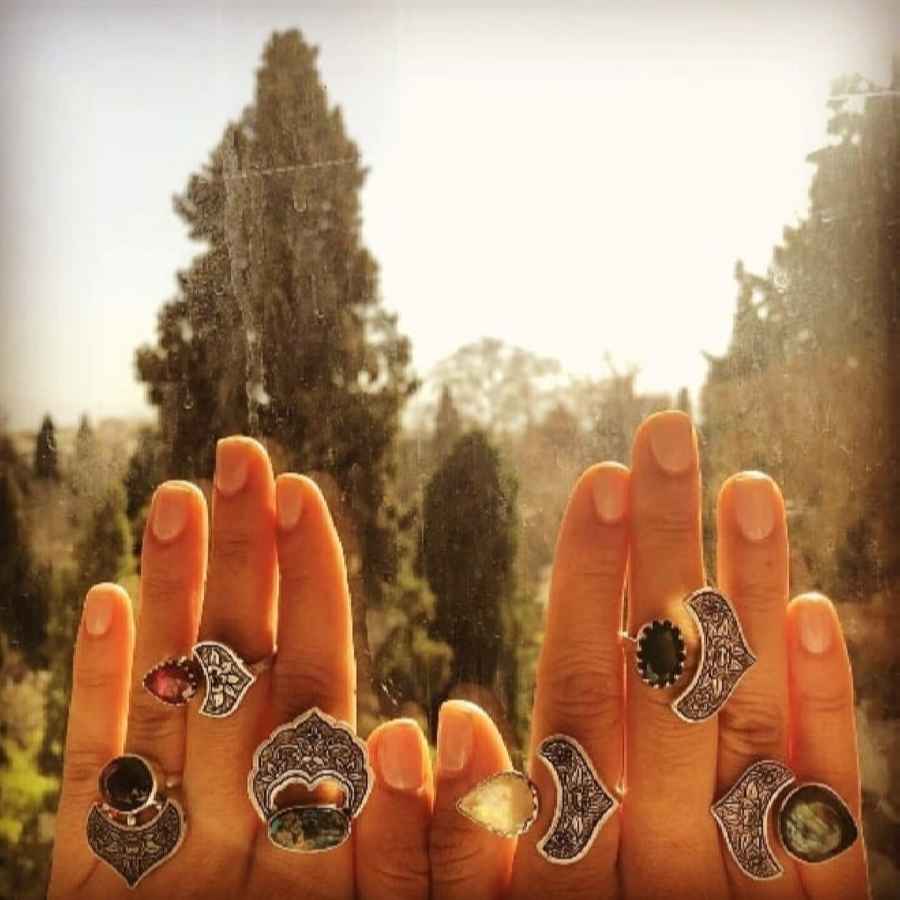 الخاتم الفضي التقليدي الإيراني بالأمثيست الأرجواني للنساء