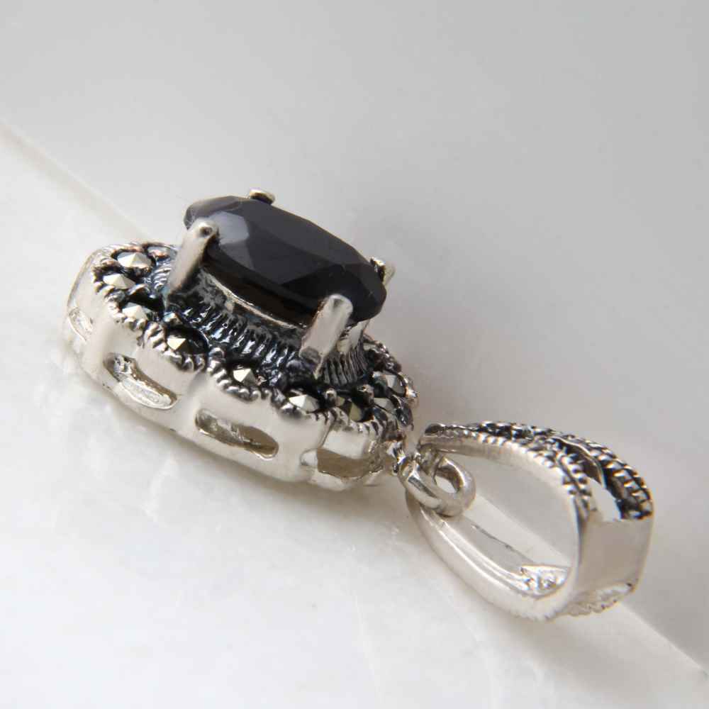 قلادة فضية إيرانية بتصميم كلاسيكي بحجر عقيق لايا