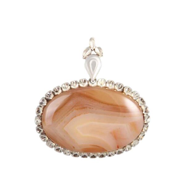 قلادة فضية إيرانية بتصميم كلاسيكي بحجر عقيق راستا