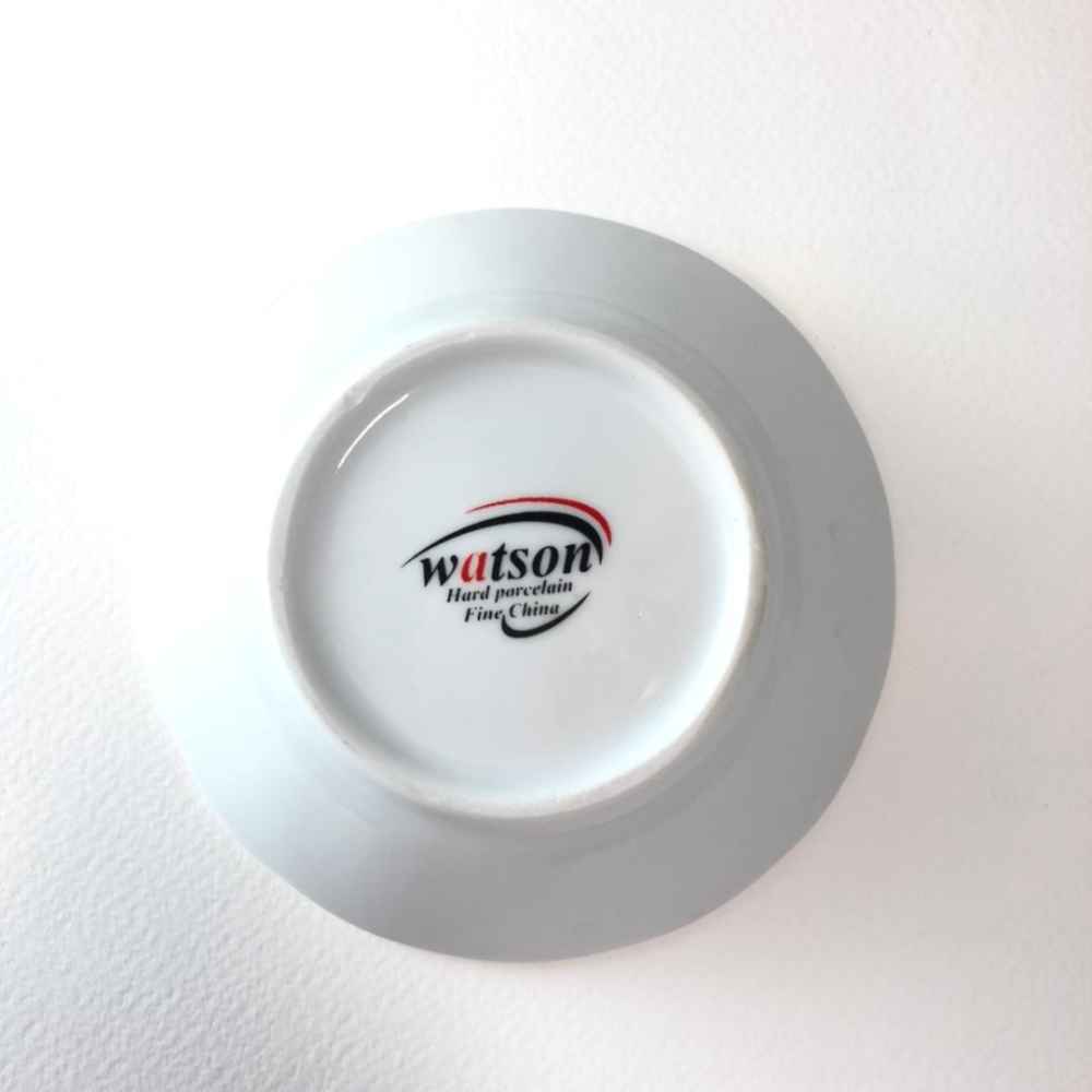 مجموعة من 6 صحون شاي بورسلان إيراني بتصميم شاه عباسي