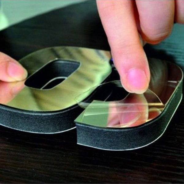 ساعة حائط ثلاثية الأبعاد بتصميم بسيط ونقوش الخط الإيراني – الحياة