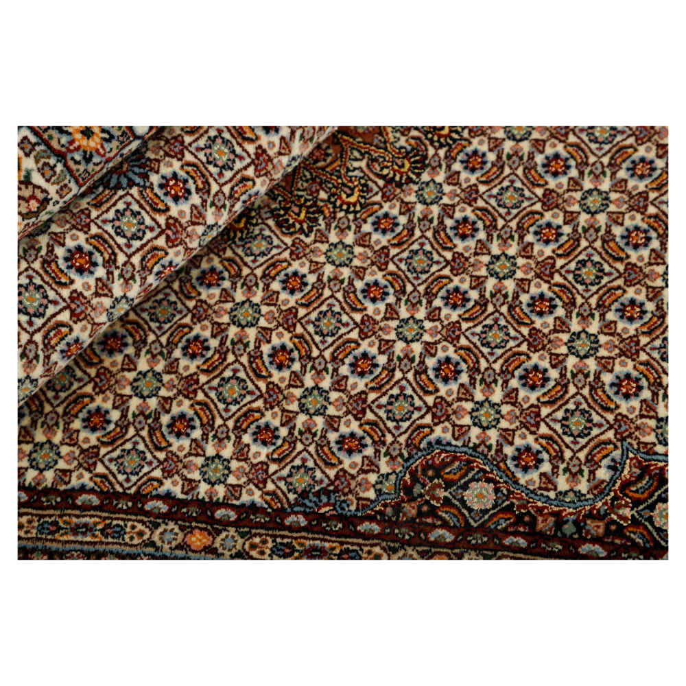 سجادة إيرانية من الحرير معقودة يدويًا بتصميم ريز ماهي ولون بني