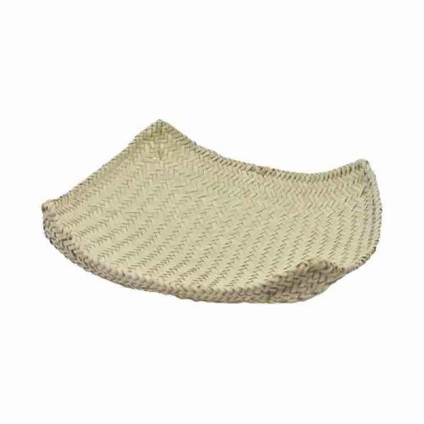 سلة من أوراق نخيل محبوكة نموذج مات