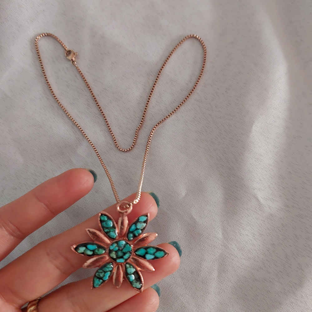 قلادة نحاسية للنساء بأسلوب فني – ستاره