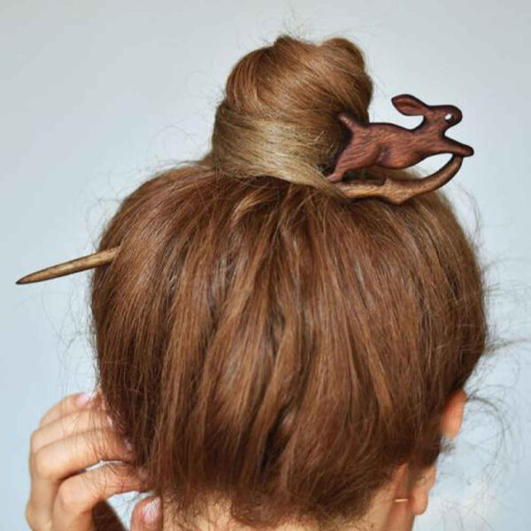 عصا شعر خشبية مصنوعة يدويًا بتصميم أرنب حجم كبير