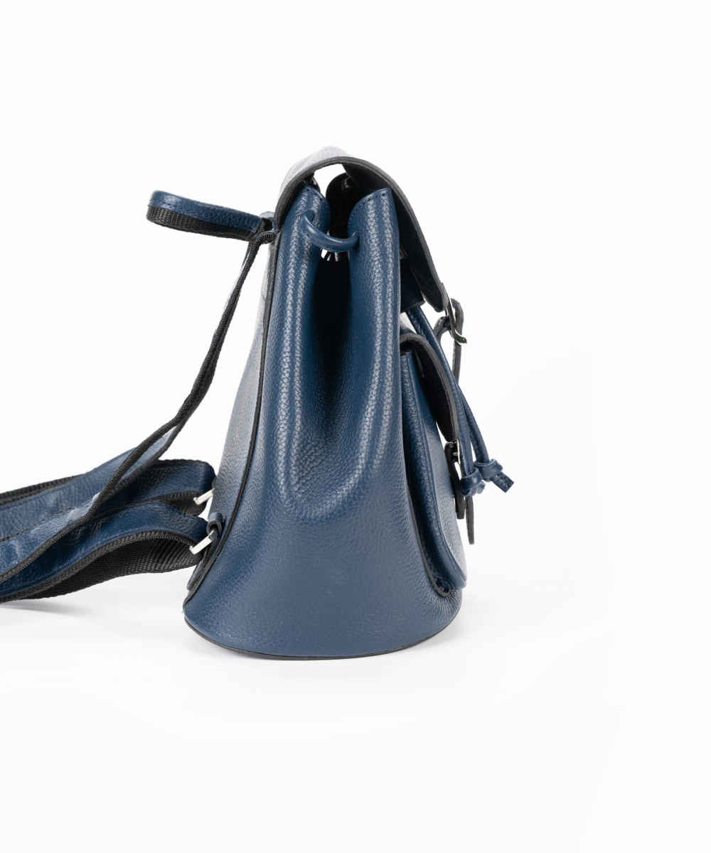 حقيبة ظهر نسائية من الجلد الأزرق – موديل جلاره