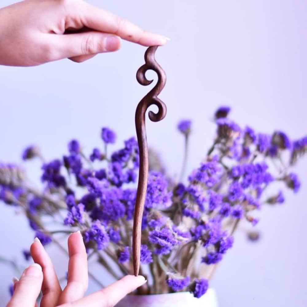 عصا شعر خشبية مصنوعة يدويًا بتصميم ملتوي حجم كبير ألما