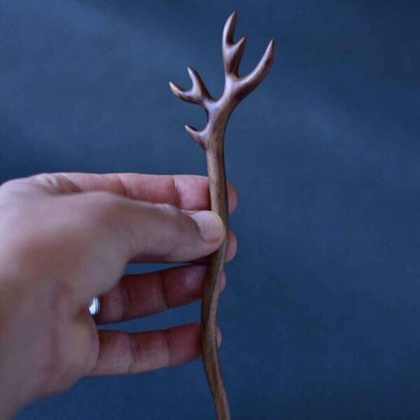 عصا شعر خشبية مصنوعة يدويًا بتصميم القرن حجم كبير