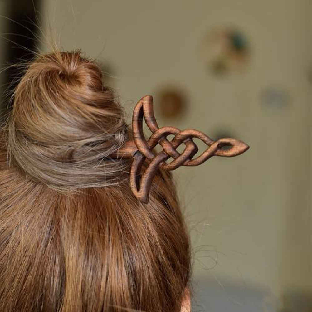 عصا شعر خشبية مصنوعة يدويًا بتصميم كلتيك حجم كبير