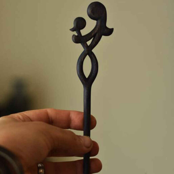 عصا شعر خشبية مصنوعة يدويًا بتصميم ختم الأم حجم كبير