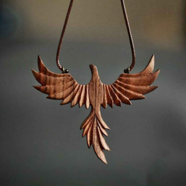 قلادة خشبية يدوية الصنع بأسلوب فني - طائر الفينيق