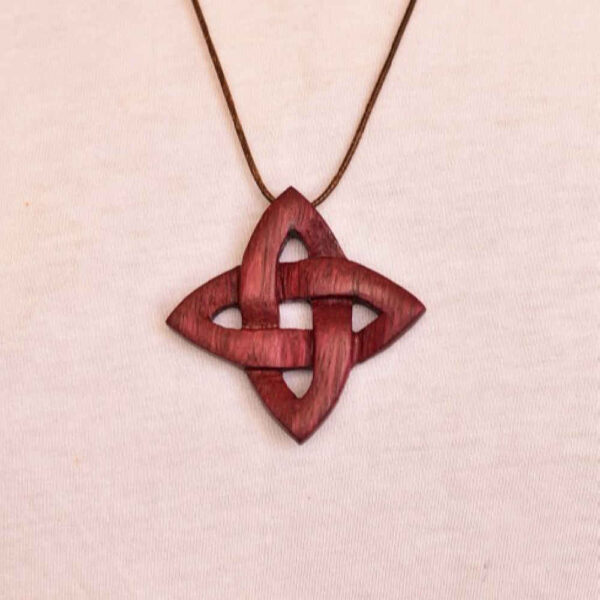 قلادة خشبية منحوتة يدوية الصنع بأسلوب فني - نجم