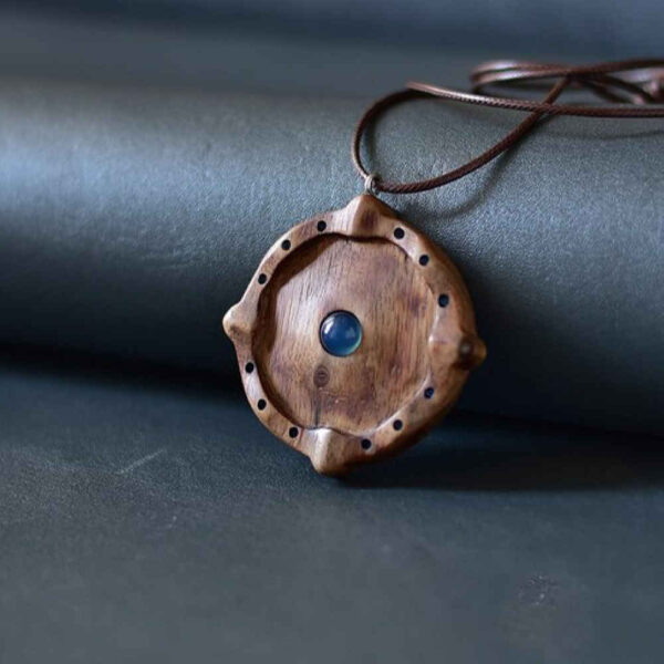 قلادة خشبية يدوية الصنع بأسلوب فني - إسبار