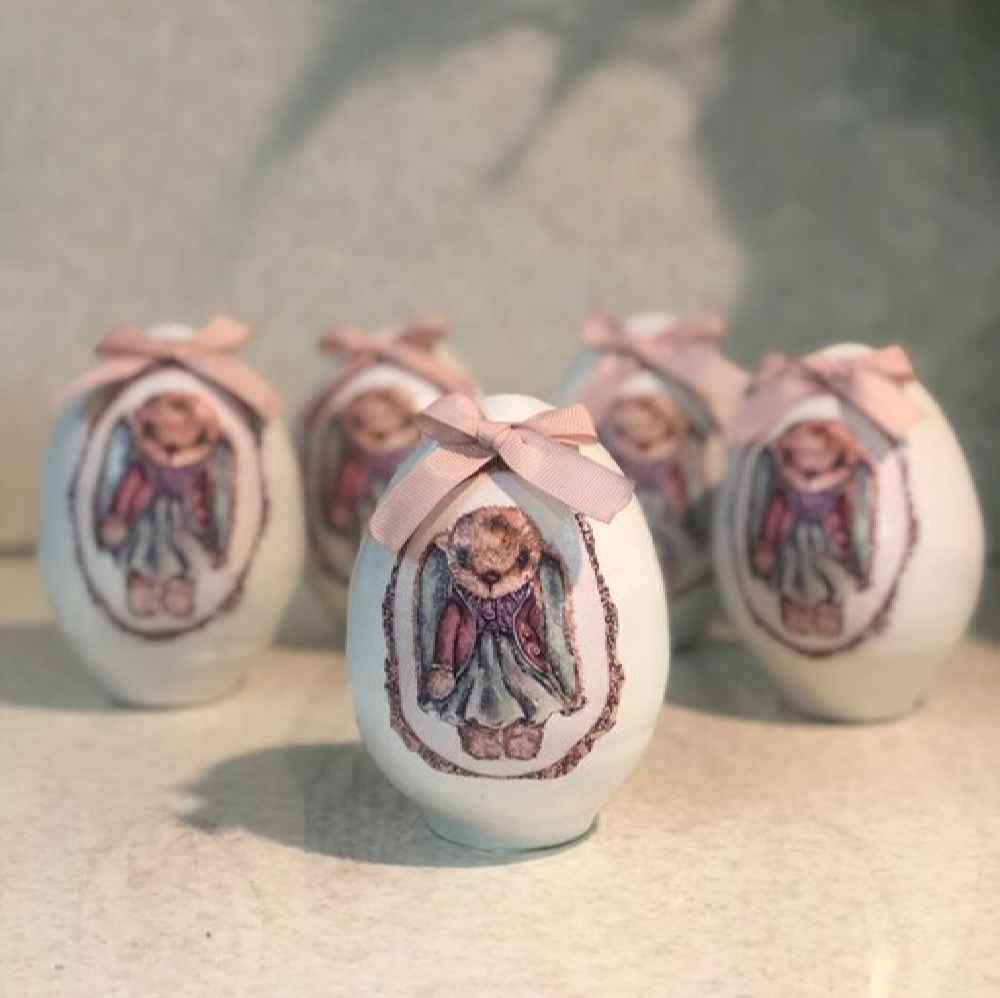 بيض خزف مزخرف مرسوم يدويًا – أرنب