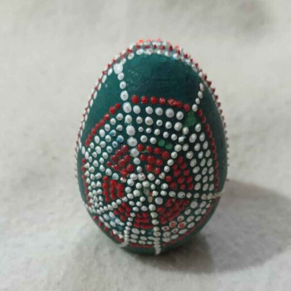 بيض خزف مزخرف مرسوم يدويًا - نحل أخضر