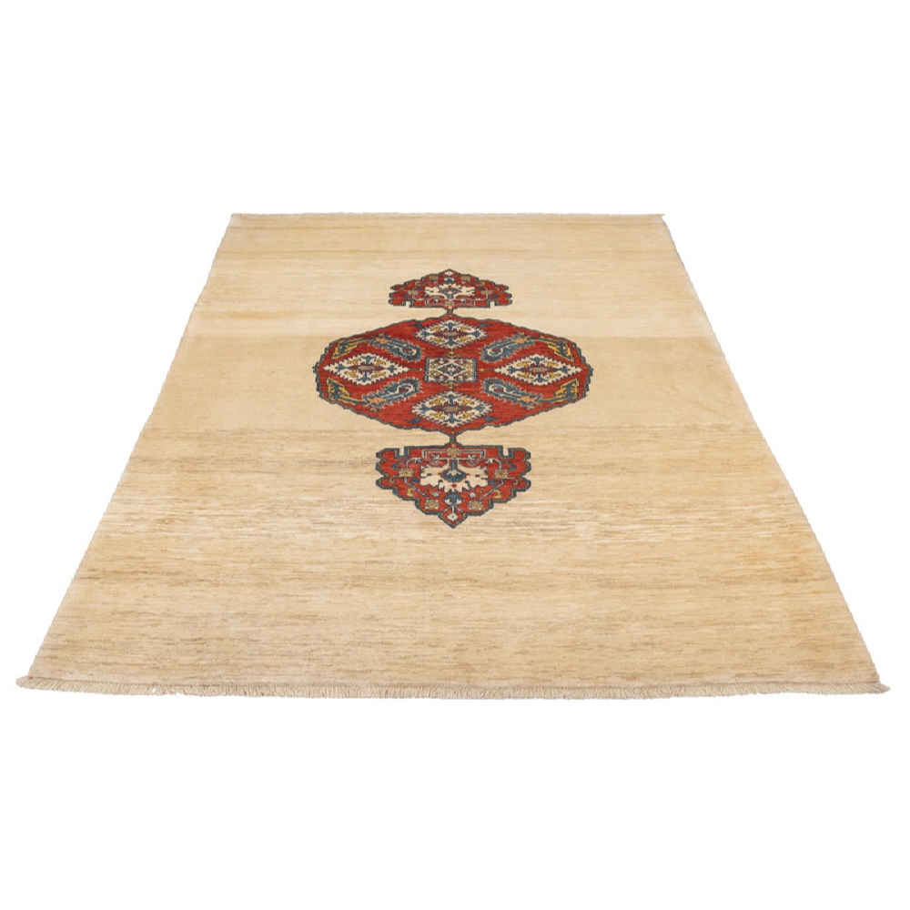 سجادة إيرانية من الصوف معقودة يدويًا بتصميم ريز ماهي ولون كريم