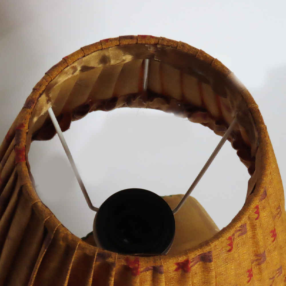 مصباح طاولة جديد مصنوع يدويًا على شكل كوخ سيراميكي