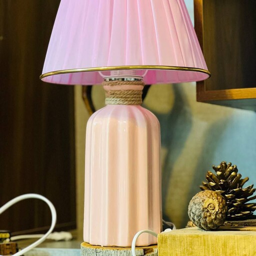 مصباح طاولة على شكل مزهرية سيراميك مصنوعة يدويًا مع غطاء من القماش لونا