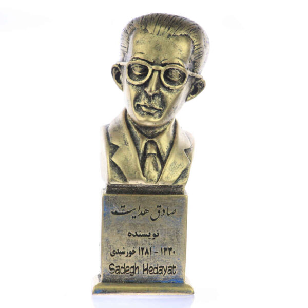 تمثال نصفي صادق هدایت - كاتب ومترجم إيراني