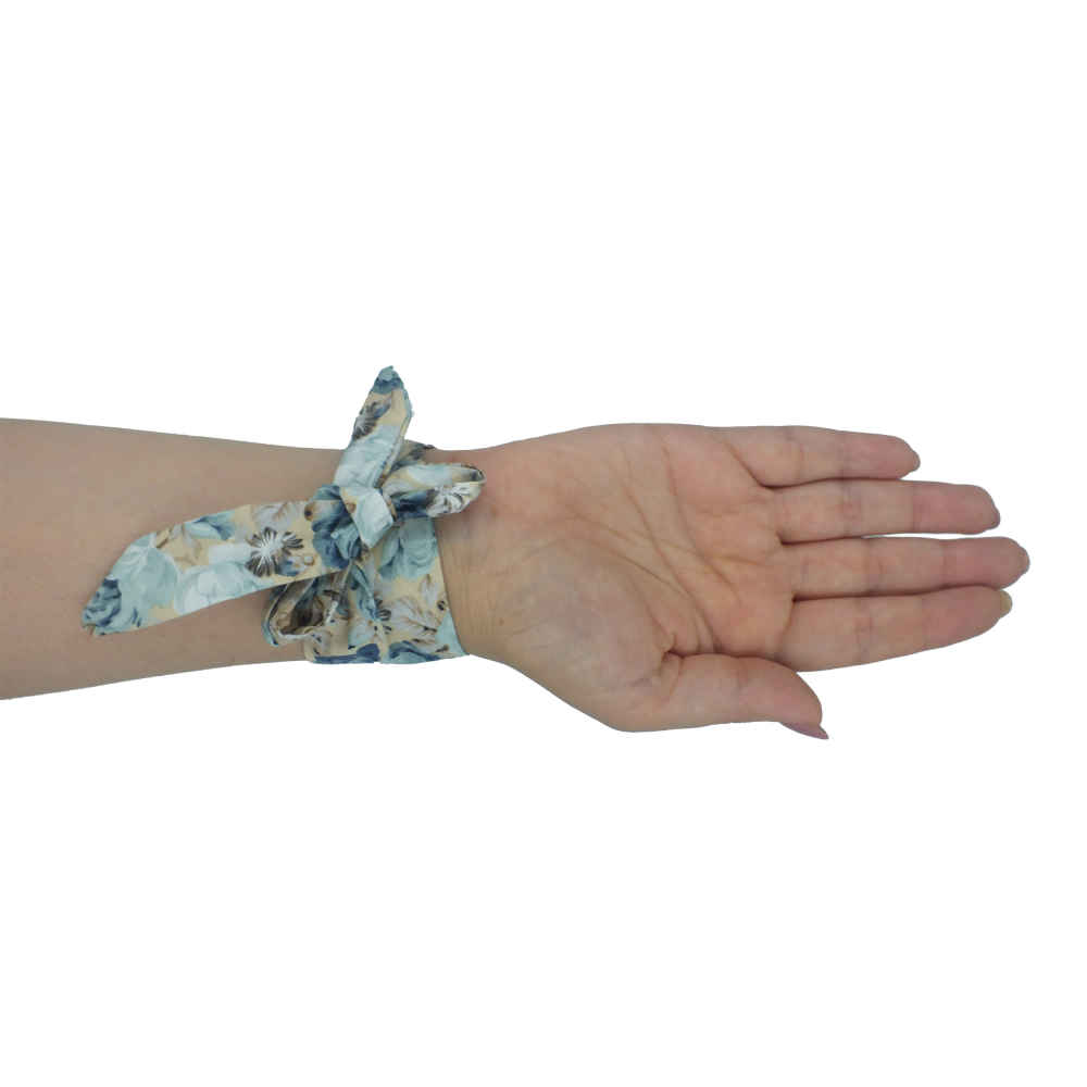 ساعة يد نسائية بوهيمية مزخرفة بالورود من القماش مع ربط رباط وشاح – آرام