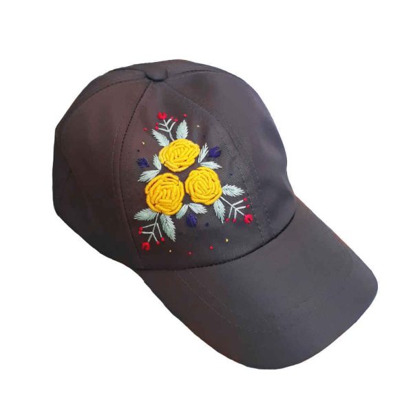 قبعة بيسبول بتطريز بسيط