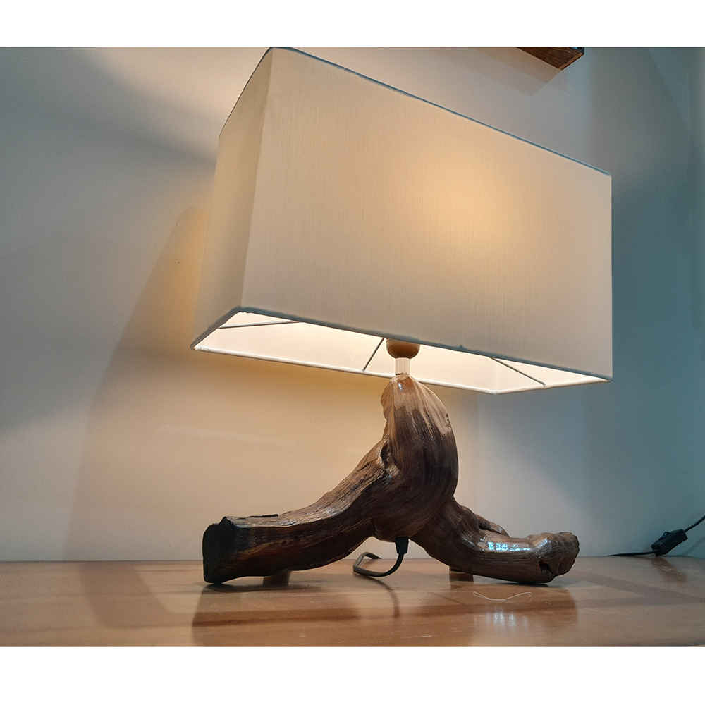 مصباح طاولة خشبي ريفي مصنوع يدويًا خيالي كاريسماتي