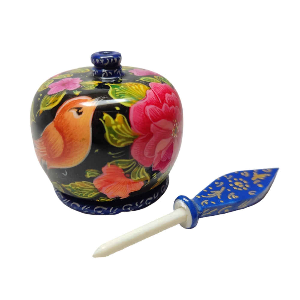 حامل سورميداني إيراني مصنوع من عظم الجمل زهور