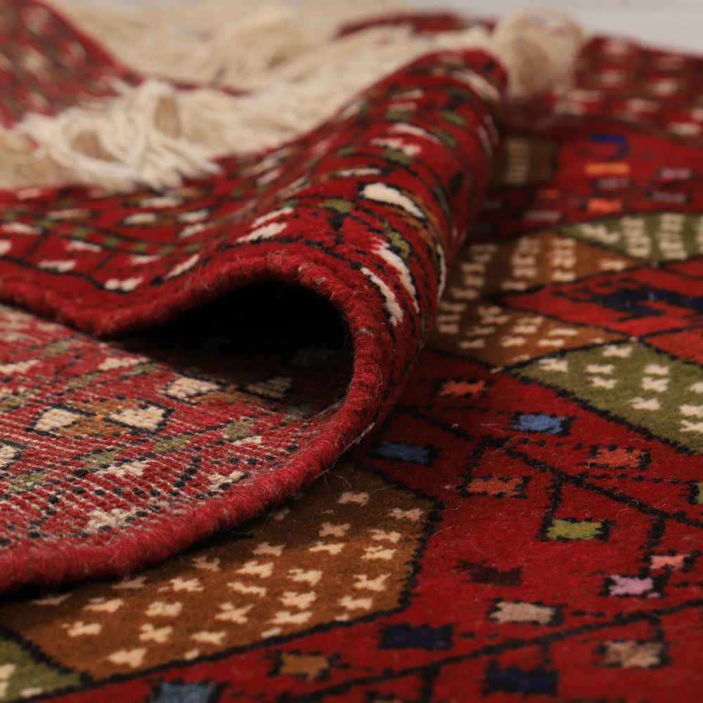 سجادة إيرانية من الصوف معقودة يدويًا بتصميم قبلي معقد، نموذج مليح