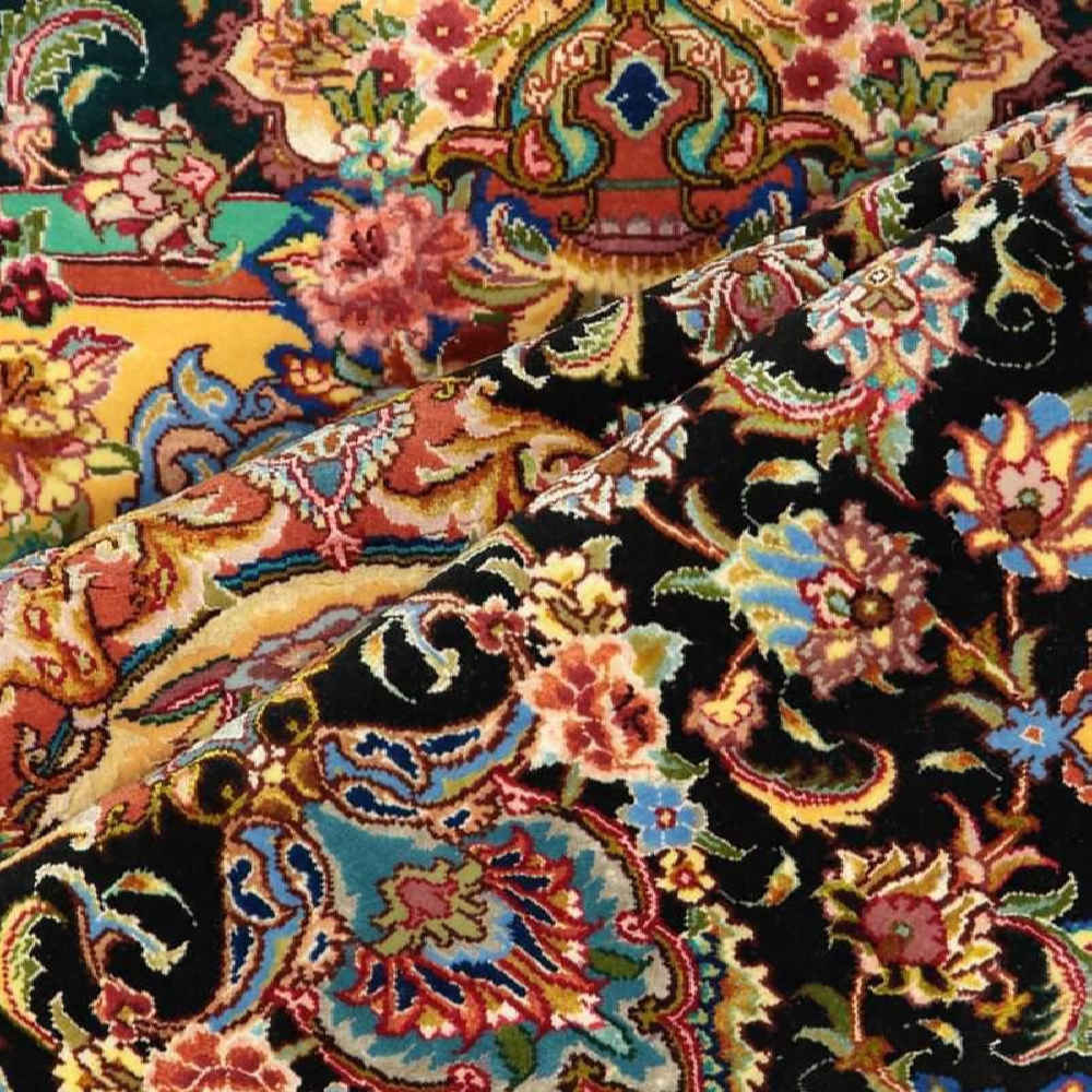 سجادة قطن وحرير إيرانية مخلوطة معقودة يدويًا بتصميم ميدالية – تبريز