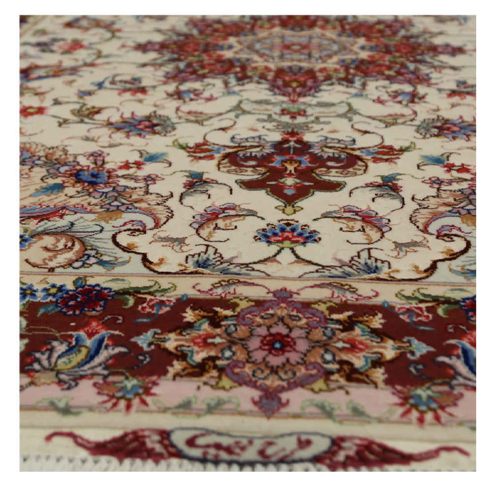 سجادة صوف وحرير إيرانية مخلوطة معقودة يدويًا بتصميم ميدالية – تبريز