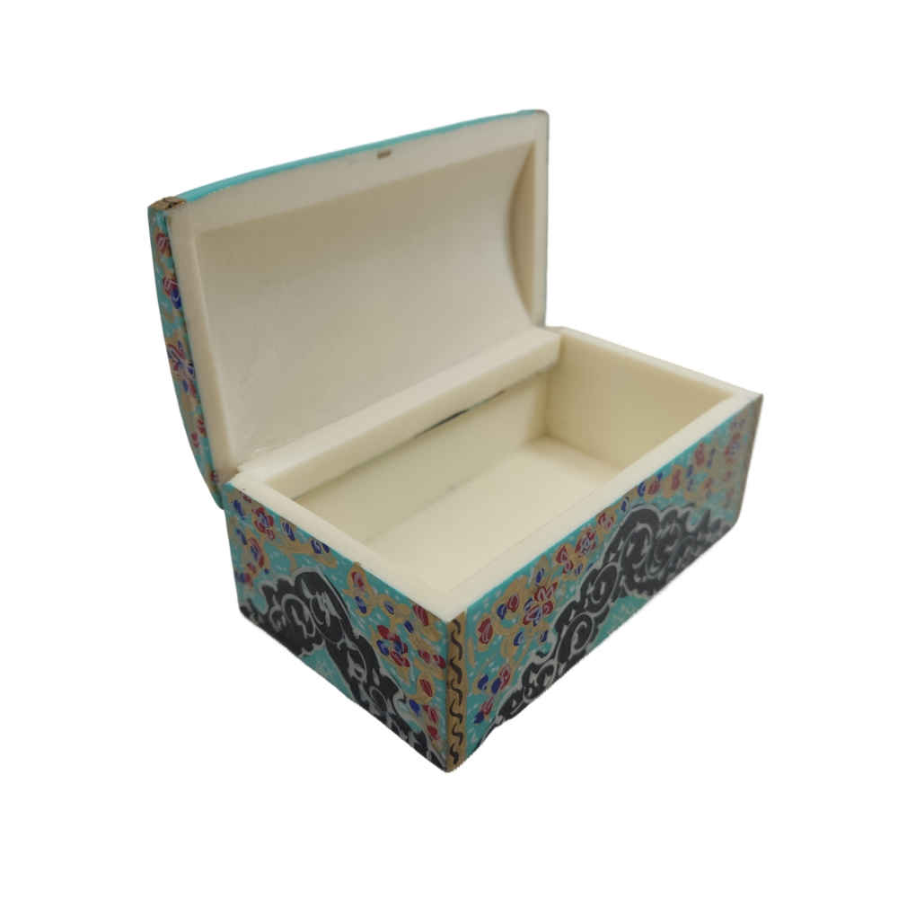 صندوق مجوهرات مصنوع يدويًا من العظم بنقشة تذهيب مستوحاة من الفن الإيراني