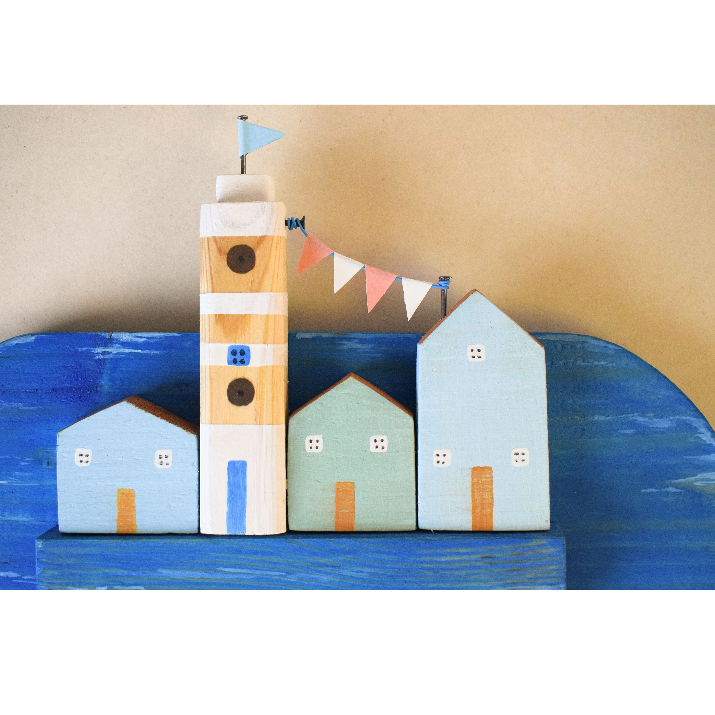 حامل مفاتيح حائطي زخرفي ومصنوع يدويًا بتصميم الحوت