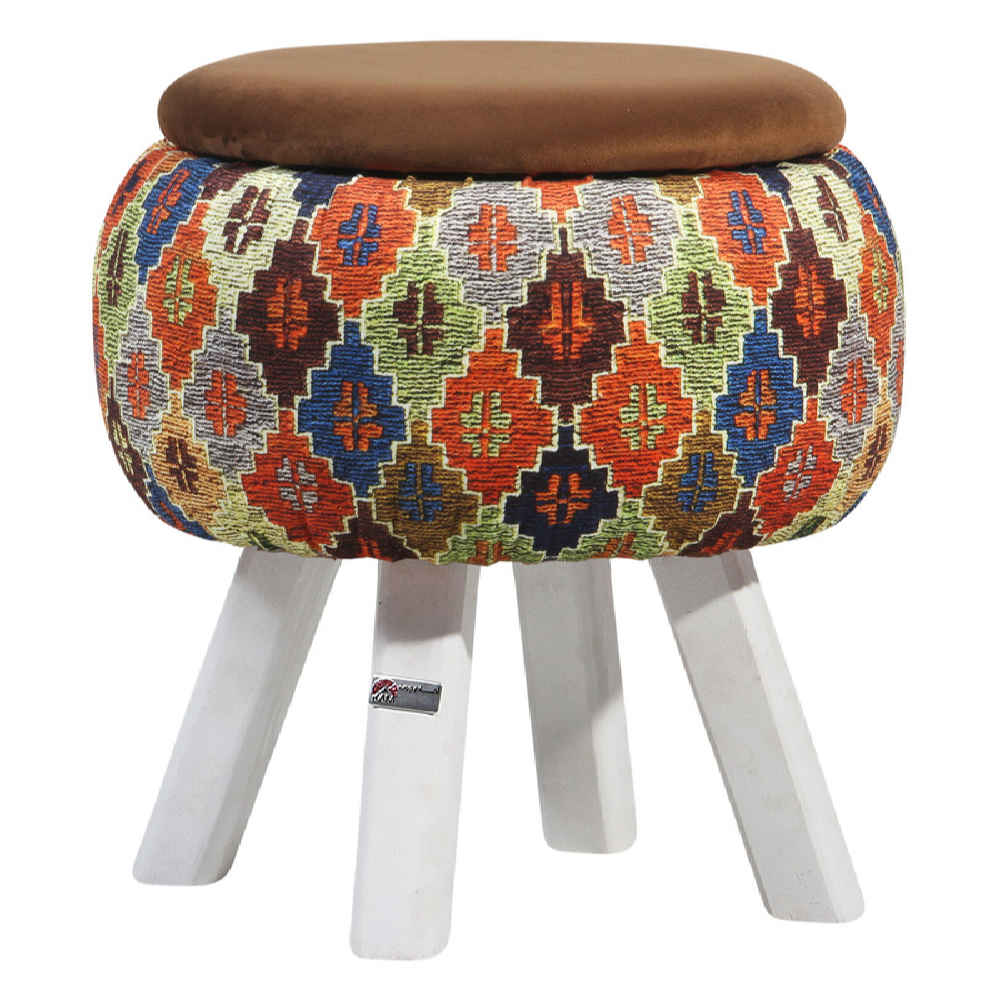 مقعد قدم دائري من المخمل بأرجل خشبية مستوحى من الفن الإيراني – بني مهتا