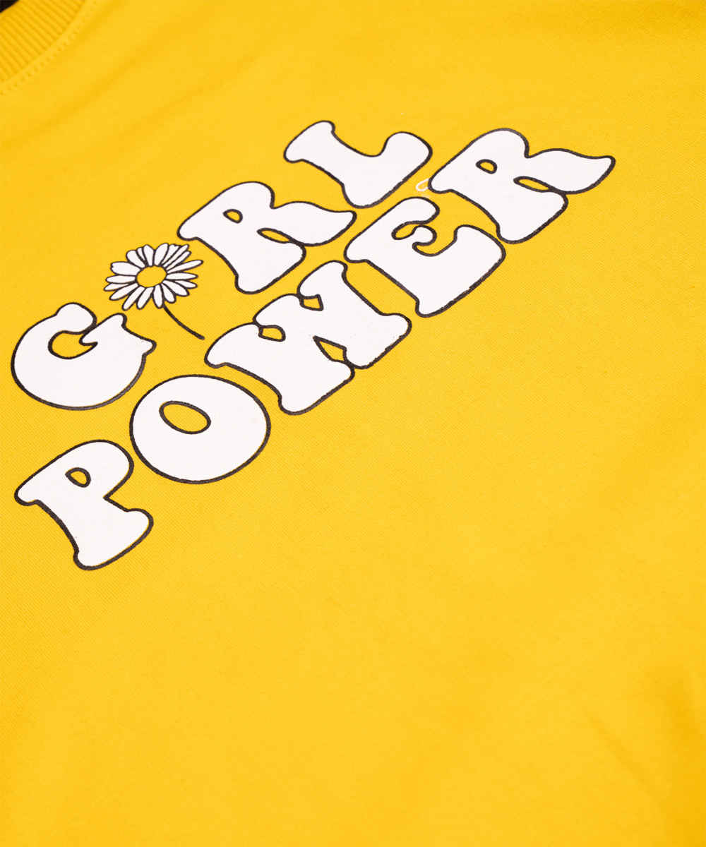 سويت شيرت نسائي كاجوال باللون الأصفر موديل باور جيرل