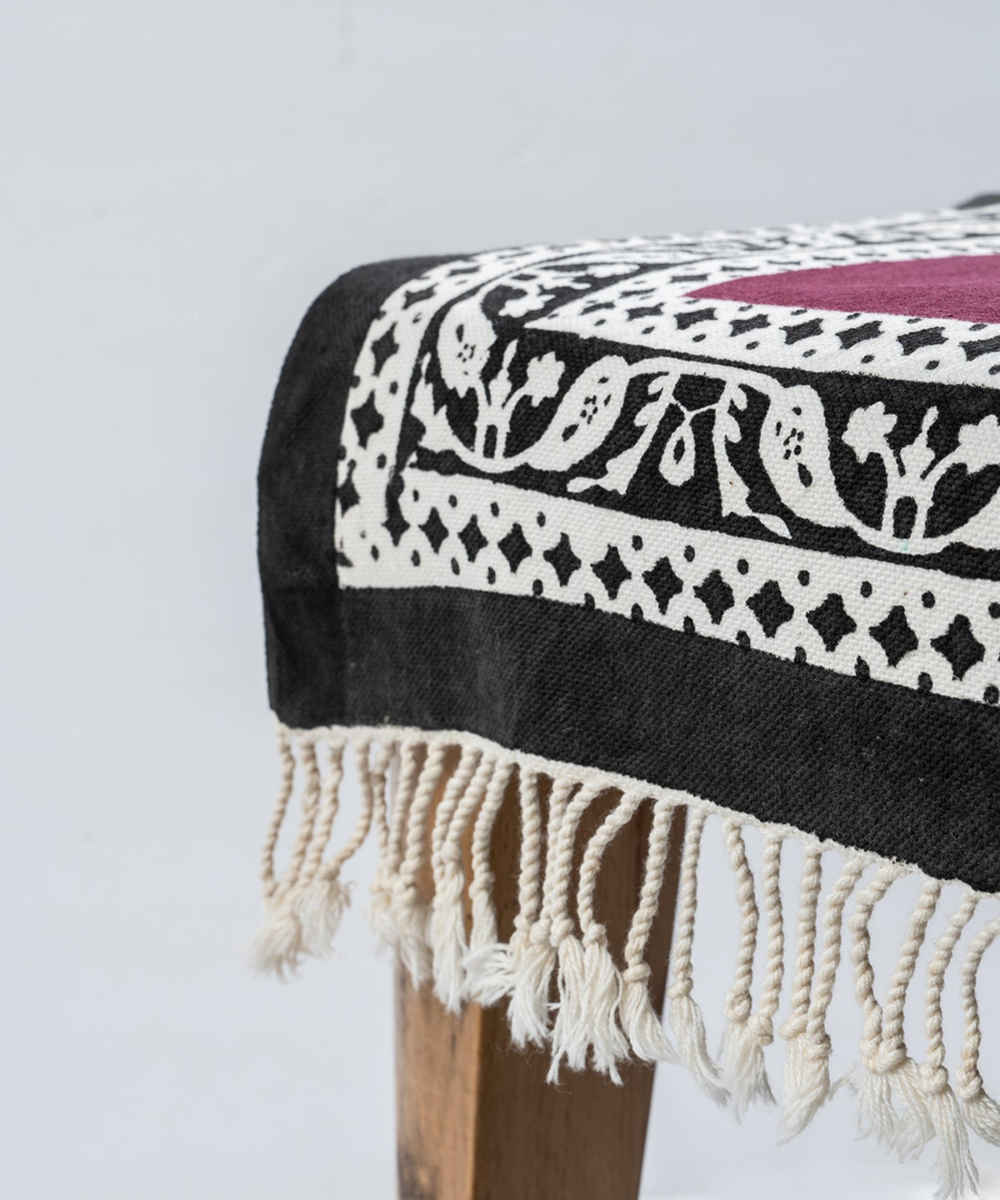 مفرش مائدة من الكتان المطبع يدوياً عقيق