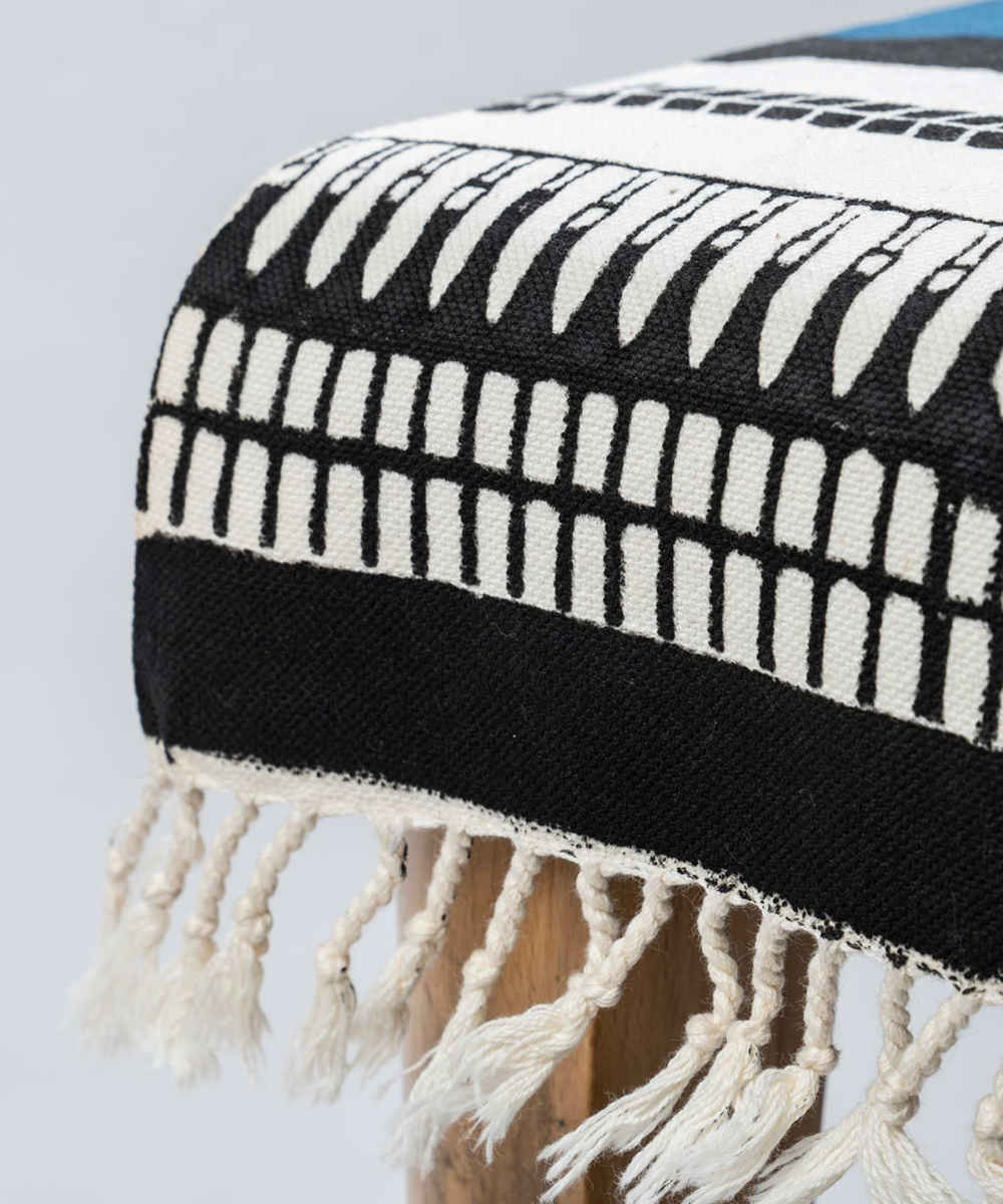 مفرش مائدة من الكتان المطبع يدوياً جاويدان