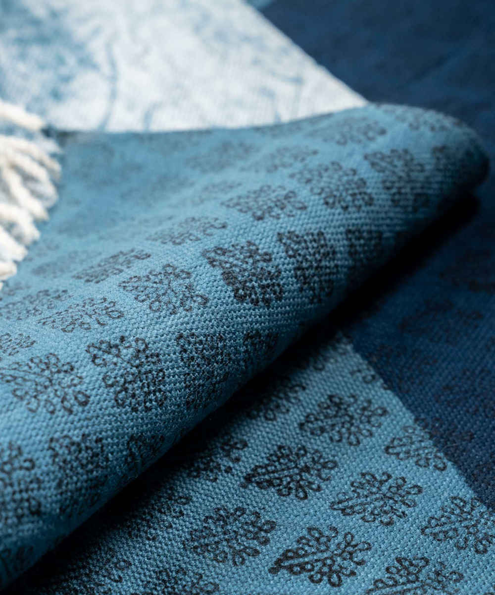 مفرش مائدة من الكتان المطبع يدوياً سرو قاجار