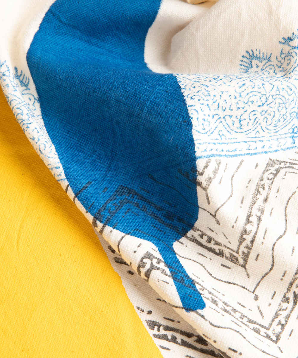 مفرش مائدة من الكتان المطبع يدوياً سرو قاجار