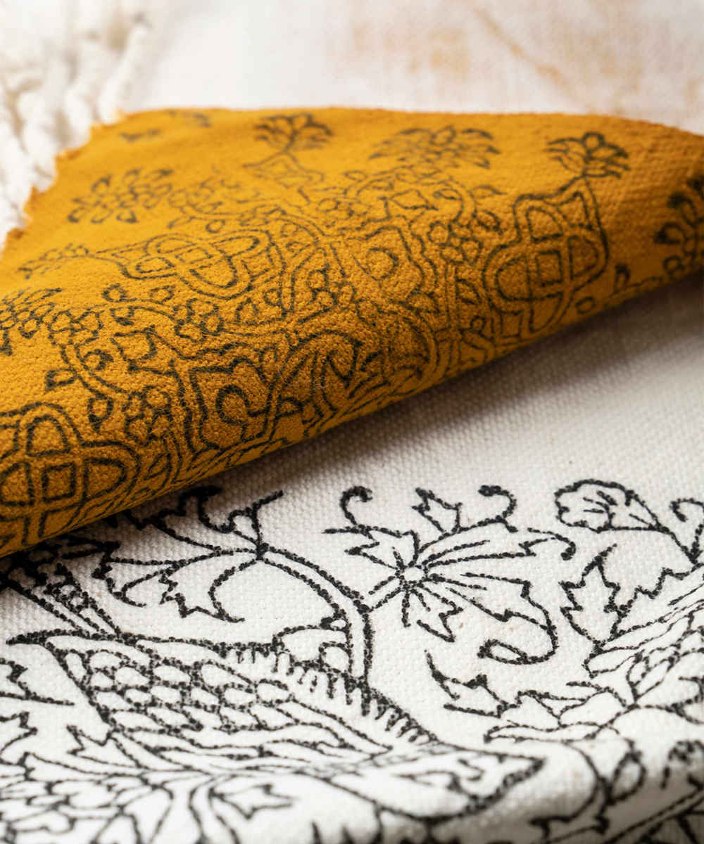 مفرش طاولة من الكتان المطبوع بالكتل موديل گل ومرغ