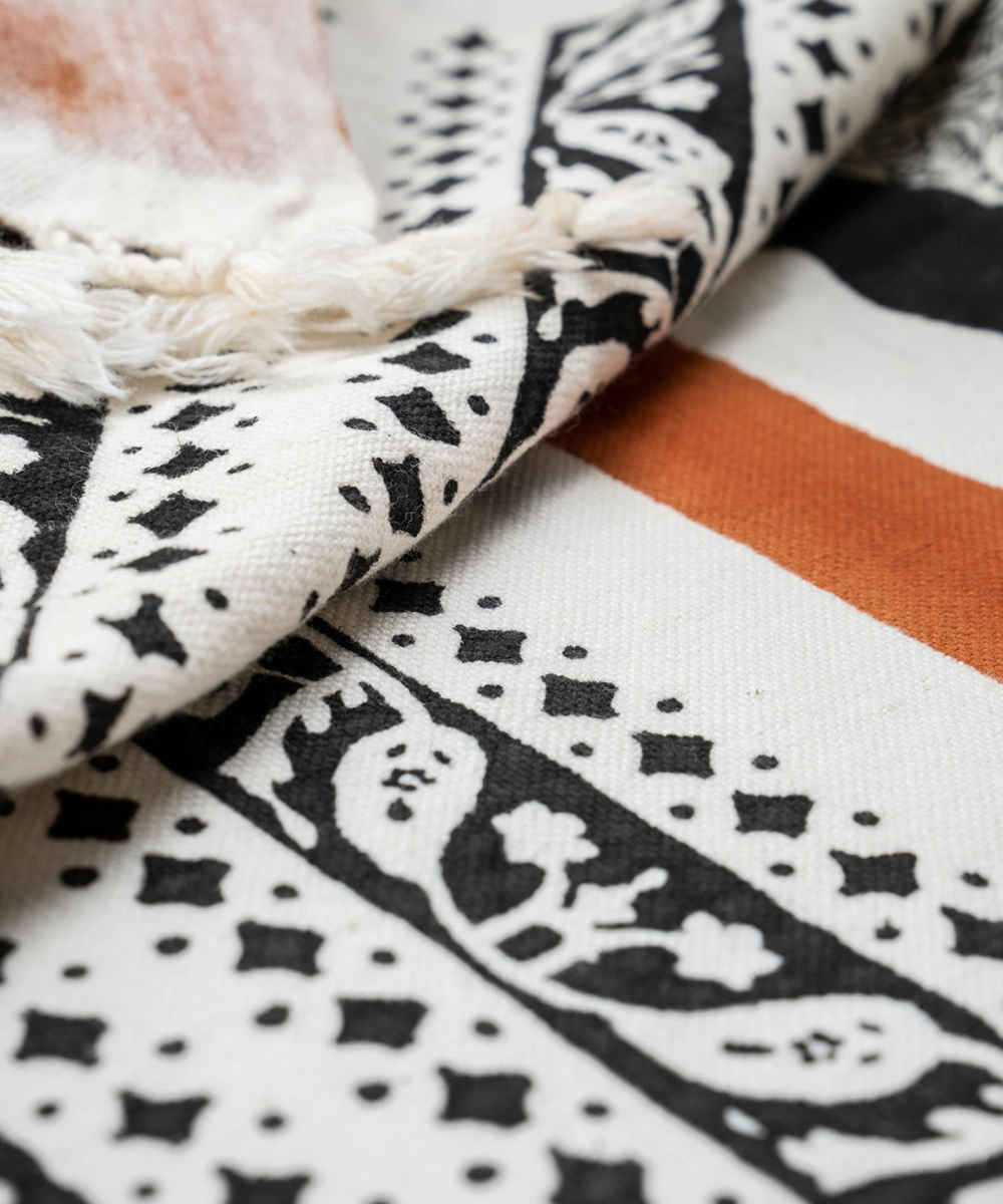 مفرش طاولة من الكتان المطبوع بالكتل موديل كاج